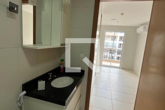 Banheiro de apartamento para alugar com 1 quarto, 48m² em Csg 3, Brasília