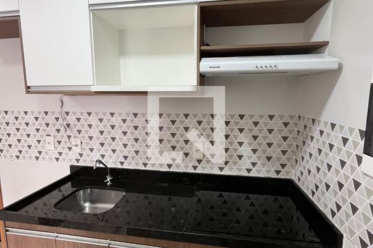 Cozinha de apartamento para alugar com 1 quarto, 48m² em Csg 3, Brasília