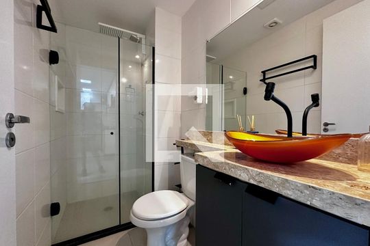 Banheiro de apartamento à venda com 2 quartos, 34m² em Santo Amaro, São Paulo