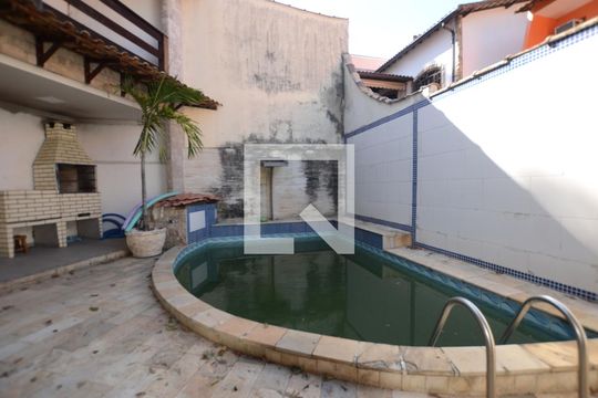 Piscina com Churrasqueira de casa para alugar com 3 quartos, 200m² em Vila Valqueire, Rio de Janeiro