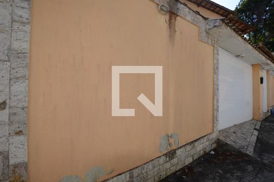 Fachada de casa para alugar com 3 quartos, 200m² em Vila Valqueire, Rio de Janeiro