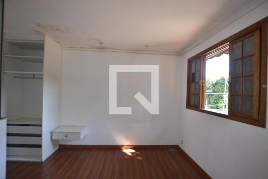 Quarto Suite1 de casa para alugar com 3 quartos, 200m² em Vila Valqueire, Rio de Janeiro