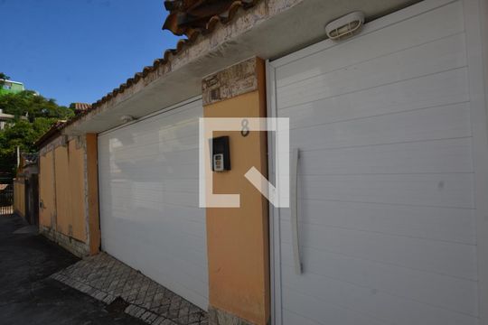 Fachada de casa para alugar com 3 quartos, 200m² em Vila Valqueire, Rio de Janeiro