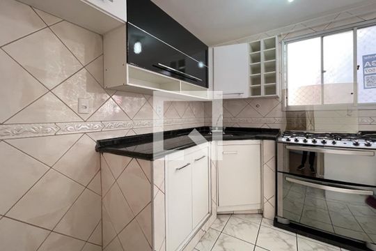 Cozinha de apartamento para alugar com 2 quartos, 45m² em Santa Terezinha, São Bernardo do Campo