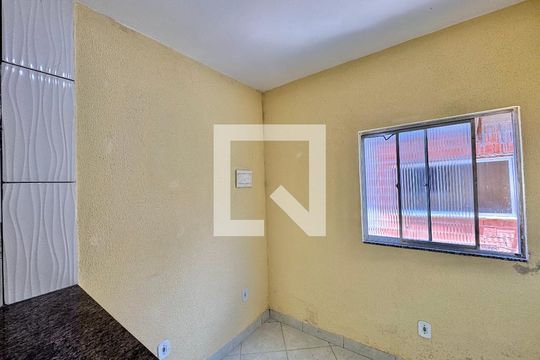 Sala e Cozinha de casa para alugar com 1 quarto, 28m² em Vargem Grande, Rio de Janeiro