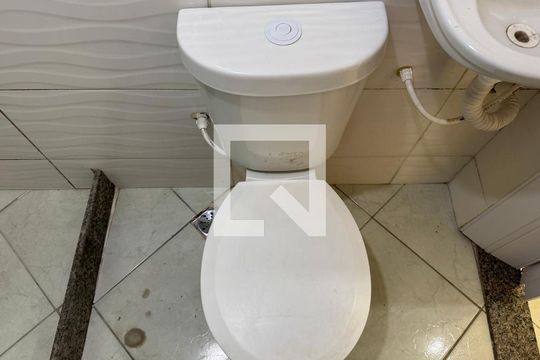 Banheiro Social de casa para alugar com 1 quarto, 28m² em Vargem Grande, Rio de Janeiro