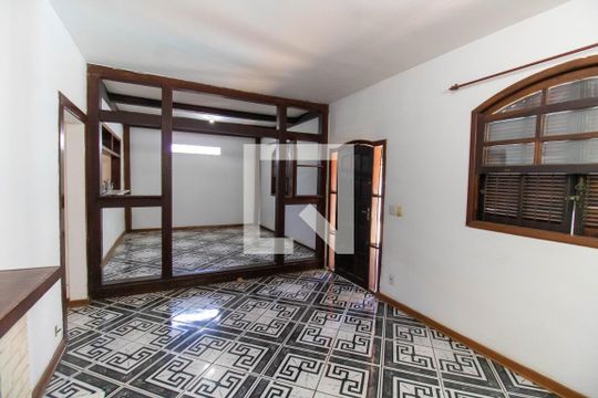 Casa à venda com 5 quartos, 300m² em Engenho do Mato, Niterói