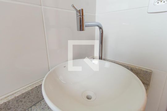 Banheiro de apartamento para alugar com 2 quartos, 55m² em São José, Canoas