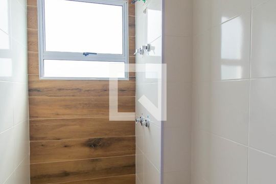Banheiro de apartamento para alugar com 2 quartos, 55m² em São José, Canoas