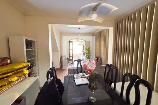 Casa à venda com 3 quartos, 283m² em Santa Helena, Belo Horizonte