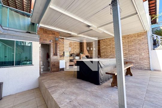 Área Externa de casa à venda com 3 quartos, 283m² em Santa Helena, Belo Horizonte