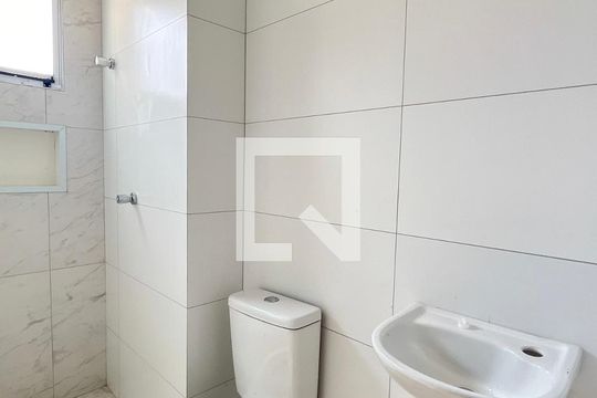 Banheiro de apartamento para alugar com 1 quarto, 39m² em Vila Mangalot, São Paulo