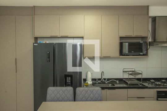 Cozinha de apartamento para alugar com 2 quartos, 76m² em Santo Amaro, São Paulo