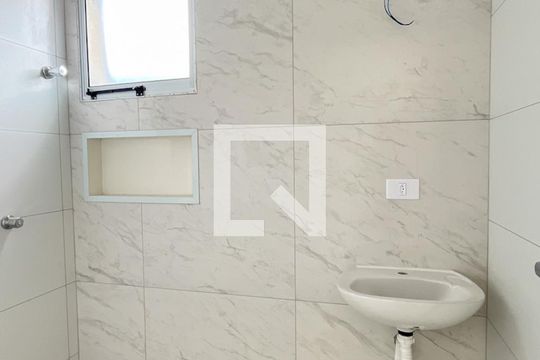 Banheiro de apartamento para alugar com 1 quarto, 29m² em Vila Mangalot, São Paulo