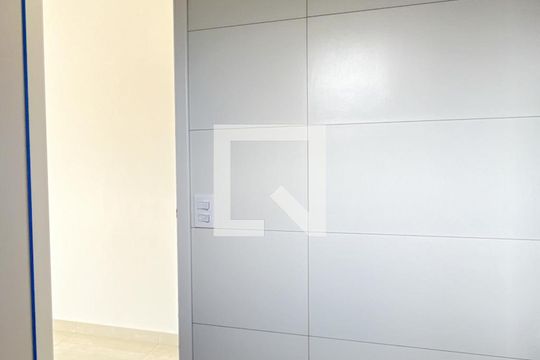 Banheiro de apartamento para alugar com 1 quarto, 29m² em Vila Mangalot, São Paulo