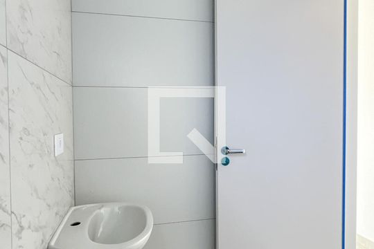Banheiro de apartamento para alugar com 1 quarto, 29m² em Vila Mangalot, São Paulo