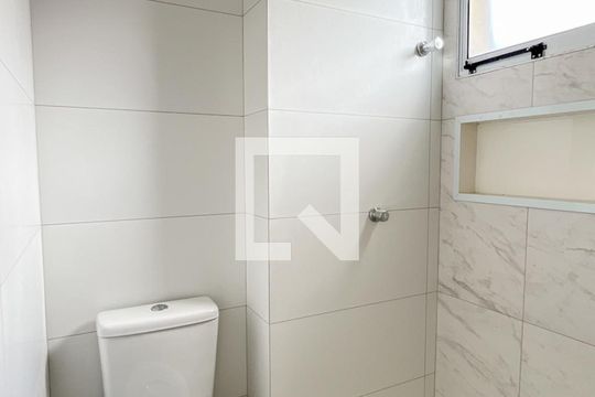 Banheiro de apartamento para alugar com 1 quarto, 29m² em Vila Mangalot, São Paulo
