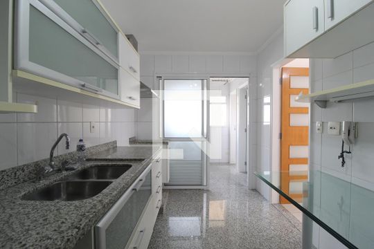 Cozinha de apartamento para alugar com 3 quartos, 101m² em Moema, São Paulo