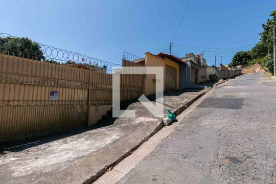 Fachada de casa à venda com 4 quartos, 550m² em Céu Azul, Belo Horizonte