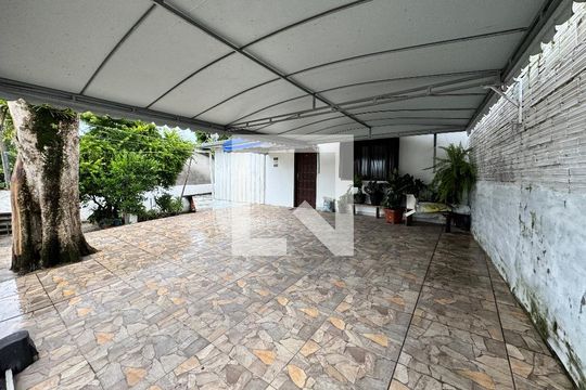 Garagem de casa à venda com 2 quartos, 120m² em Santa Teresa, São Leopoldo
