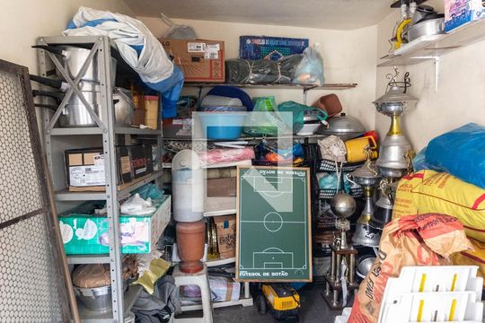 Quarto de serviço de casa à venda com 3 quartos, 130m² em Chora Menino, São Paulo