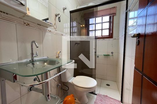 Banheiro Social de casa à venda com 4 quartos, 150m² em Jardim Sarah, São Paulo