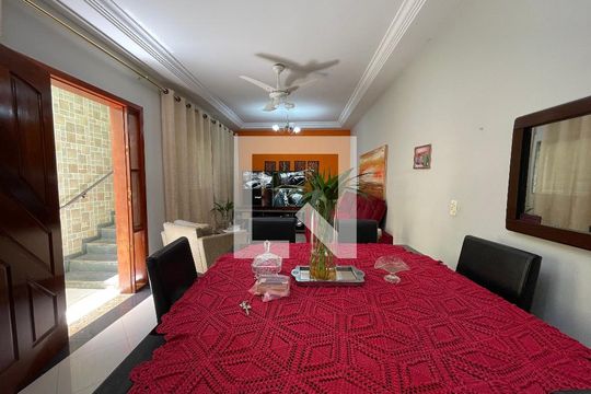 Sala de casa à venda com 4 quartos, 150m² em Jardim Sarah, São Paulo