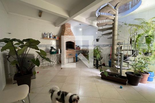 Quintal de casa à venda com 4 quartos, 150m² em Jardim Sarah, São Paulo