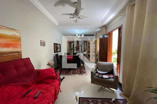 Sala de casa à venda com 4 quartos, 150m² em Jardim Sarah, São Paulo