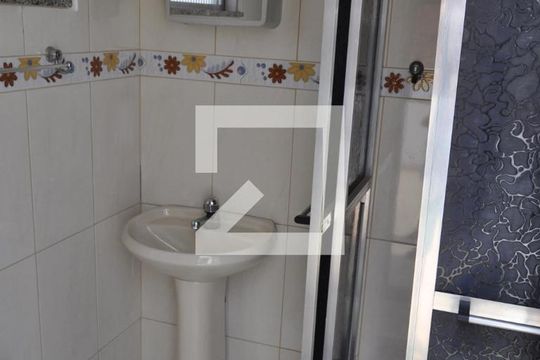 Banheiro de Serviço de casa de condomínio para alugar com 2 quartos, 118m² em Méier, Rio de Janeiro
