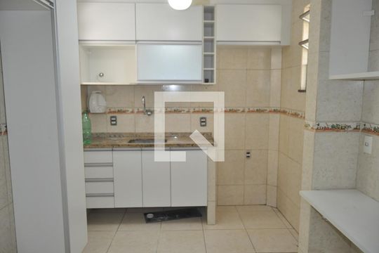 Cozinha de casa de condomínio para alugar com 2 quartos, 118m² em Méier, Rio de Janeiro