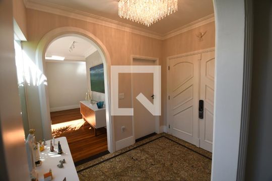Hall de entrada de casa de condomínio para alugar com 4 quartos, 398m² em Vila Hollândia, Campinas
