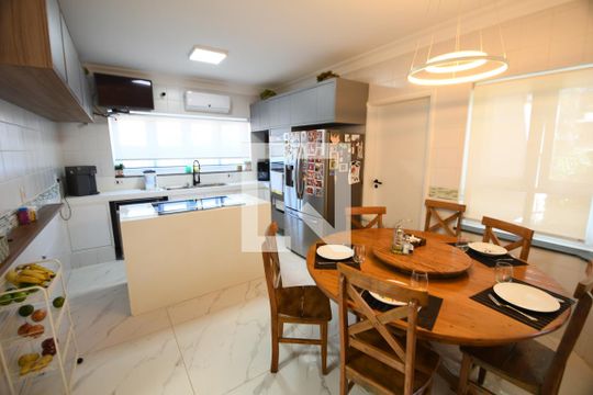Cozinha de casa de condomínio para alugar com 4 quartos, 398m² em Vila Hollândia, Campinas