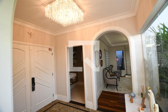Hall de entrada de casa de condomínio para alugar com 4 quartos, 398m² em Vila Hollândia, Campinas
