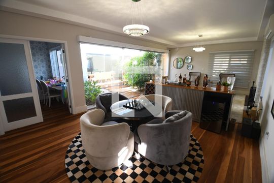 Sala de casa de condomínio para alugar com 4 quartos, 398m² em Vila Hollândia, Campinas