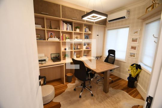 Sala/Escritório de casa de condomínio para alugar com 4 quartos, 398m² em Vila Hollândia, Campinas