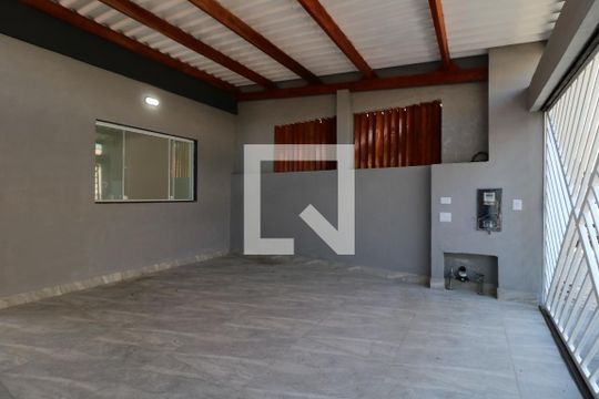 Garagem de casa à venda com 2 quartos, 134m² em Vila Curuçá, Santo André