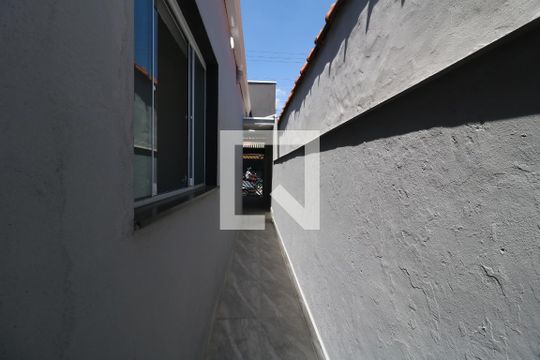 Corredor externo de casa à venda com 2 quartos, 134m² em Vila Curuçá, Santo André