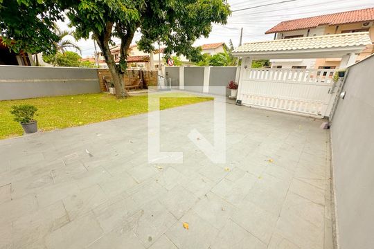Garagem de casa para alugar com 3 quartos, 124m² em Ingleses Norte, Florianópolis
