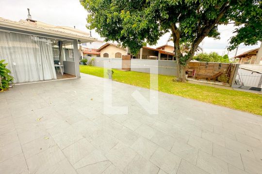 Garagem de casa para alugar com 3 quartos, 124m² em Ingleses Norte, Florianópolis