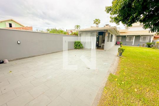 Garagem de casa para alugar com 3 quartos, 124m² em Ingleses Norte, Florianópolis