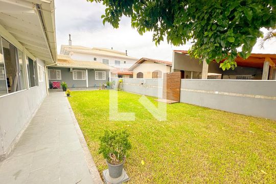 Jardim de casa para alugar com 3 quartos, 124m² em Ingleses Norte, Florianópolis