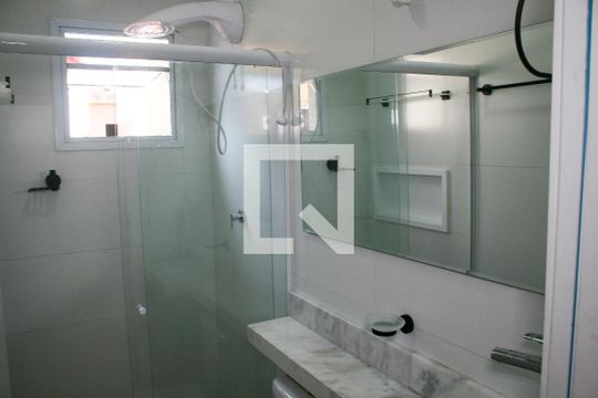 Banheiro de casa de condomínio para alugar com 2 quartos, 62m² em Balneario Pires, Praia Grande