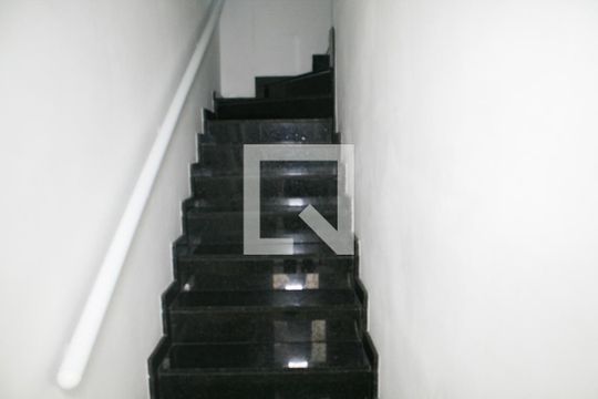 Escada de casa de condomínio para alugar com 2 quartos, 62m² em Balneario Pires, Praia Grande