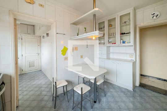 Cozinha de apartamento à venda com 3 quartos, 209m² em Vila São José, São Paulo