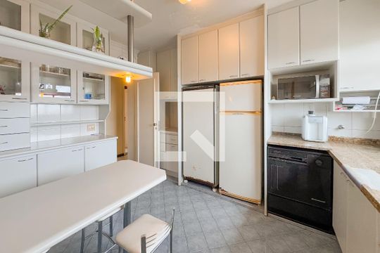 Cozinha de apartamento à venda com 3 quartos, 209m² em Vila São José, São Paulo