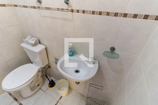 Casa 1 - Banheiro da Varanda de casa à venda com 8 quartos, 525m² em Vila Moraes, São Paulo