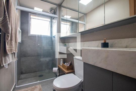 Banheiro de apartamento à venda com 2 quartos, 49m² em Cidade Monções, São Paulo
