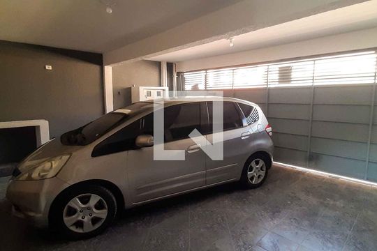 Garagem de casa à venda com 3 quartos, 154m² em Metalúrgicos, Osasco
