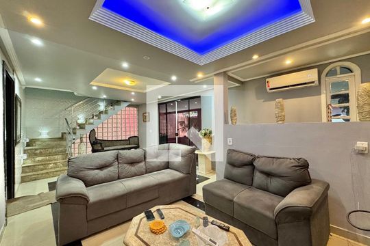 Sala de casa de condomínio à venda com 4 quartos, 300m² em Vargem Pequena, Rio de Janeiro